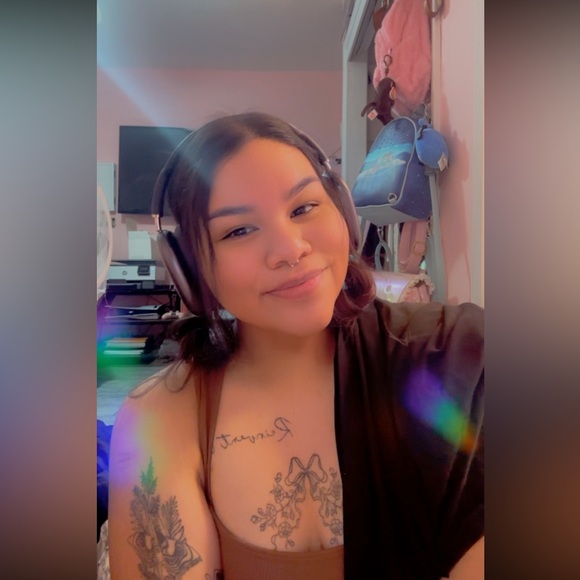 Meet your Posher, Mariah - Picture 2 of 6